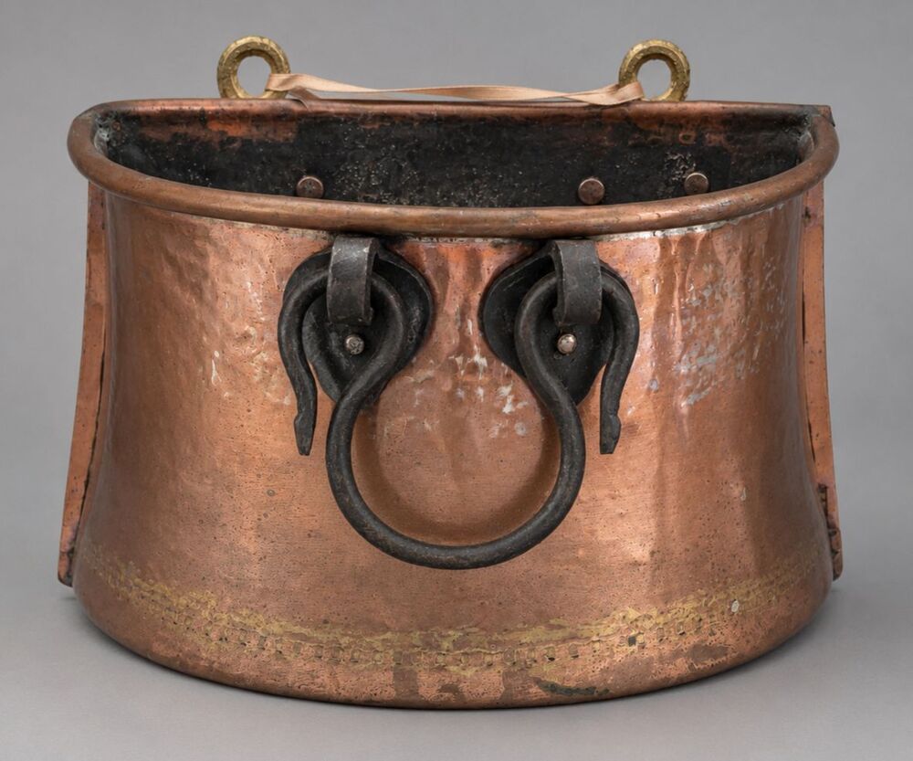 Rare English  Arts & Craft Copper Kindling Box circa 1880-1910 Hand Forged